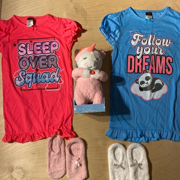 Girl’s Pajama Bundle with Plush size 8 (HU) - Picture 3 of 13